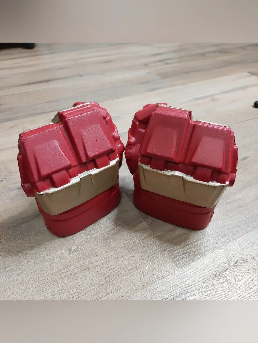 Hulkbuster Smash Hands Fists Gloves Marvel Avengers Hulk/Iron Man.